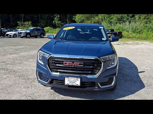 Used 2024 GMC Terrain SLE w/ Driver Convenience Package AWD/4WD image 3