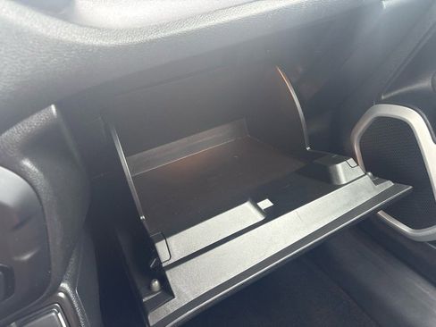 Used 2019 Jeep Renegade Latitude w/ Cold Weather Group image 25