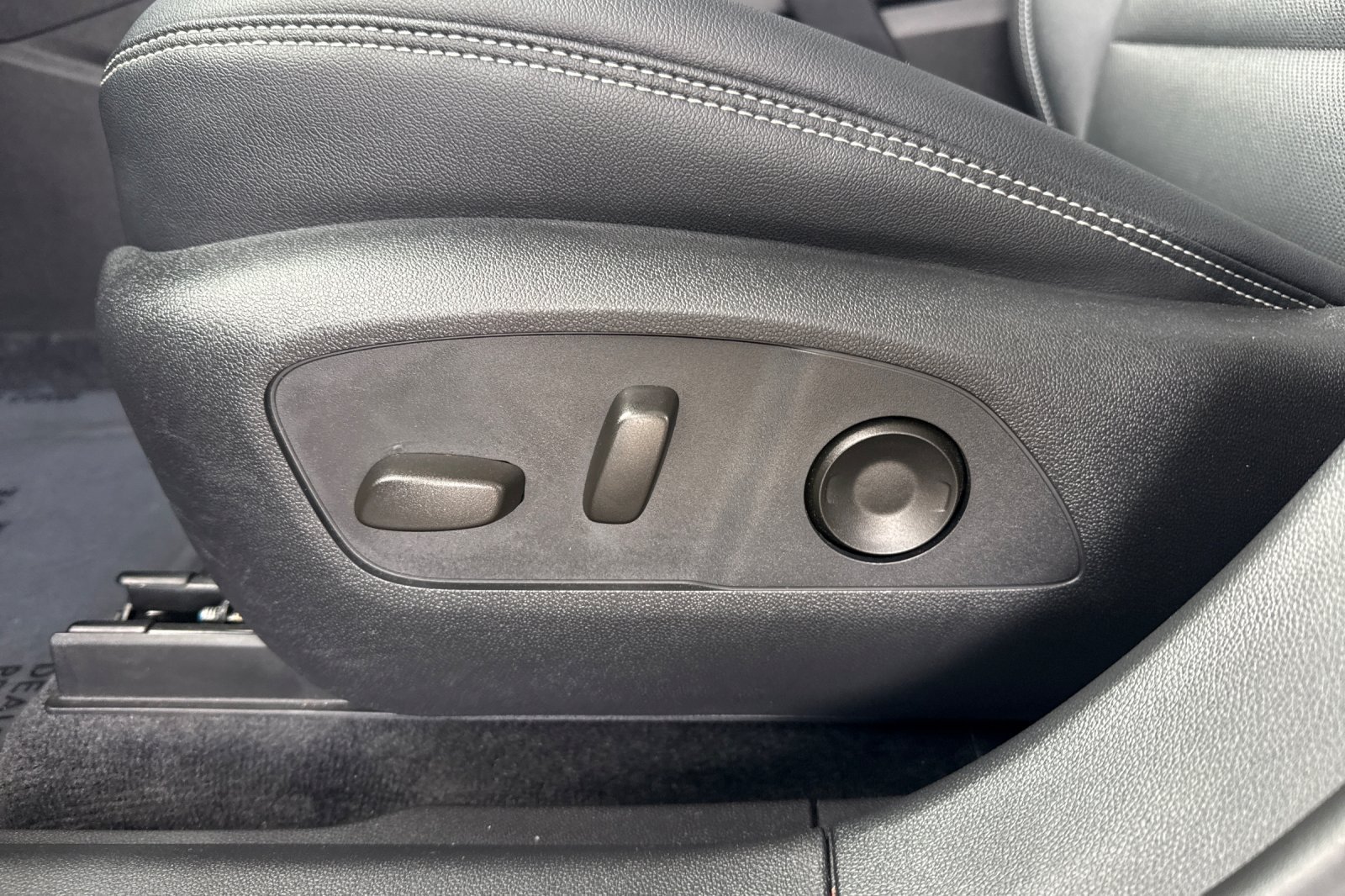 Used 2024 Chevrolet Blazer EV LT AWD/4WD image 19