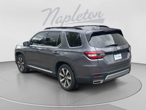 Used 2025 Honda Pilot Touring image 3