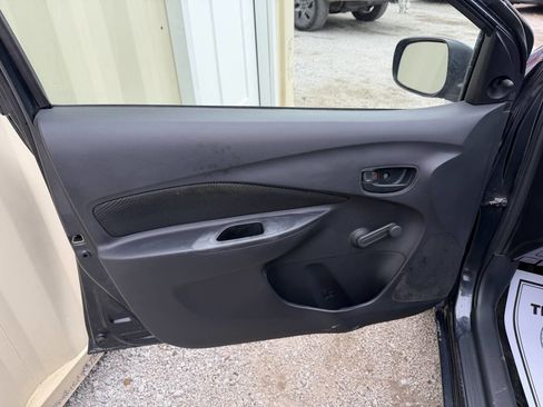 Used 2009 Toyota Yaris Sedan image 8