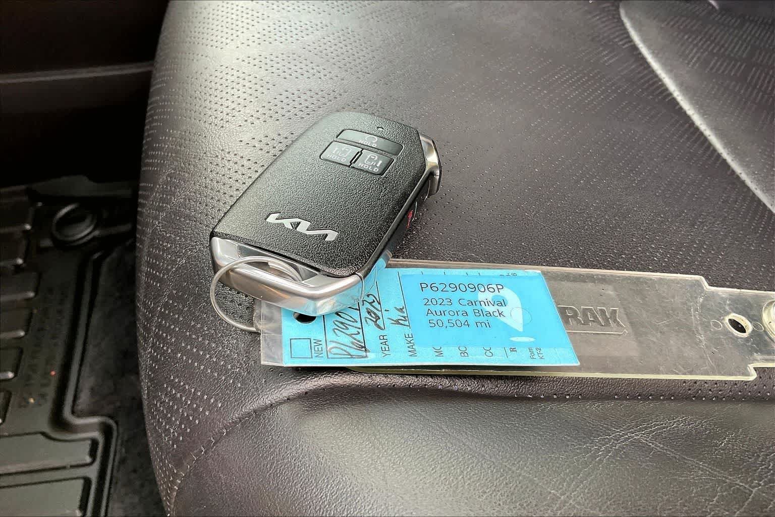 Certified 2023 Kia Carnival LX FWD image 17