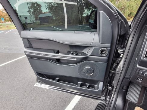 Used 2020 Ford Expedition XL image 10