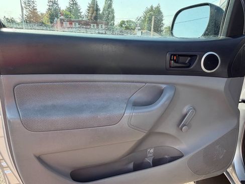 Used 2011 Toyota Tacoma 4x4 Regular Cab image 10
