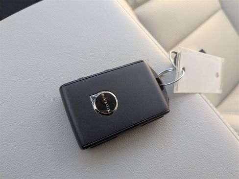 New 2026 Volvo XC90 B6 Ultra w/ Protection Package image 42