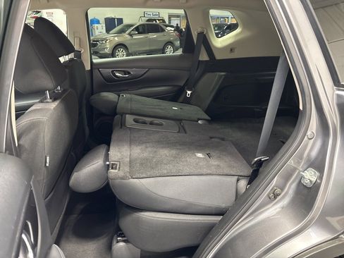 Used 2018 Nissan Rogue SV image 30