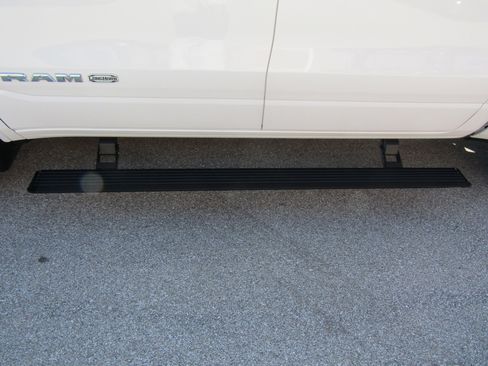 Used 2022 RAM 1500 Limited image 9