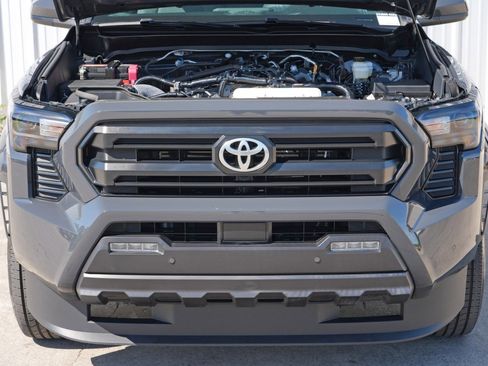 Used 2024 Toyota Tacoma SR5 w/ SR5 Upgrade Package image 8