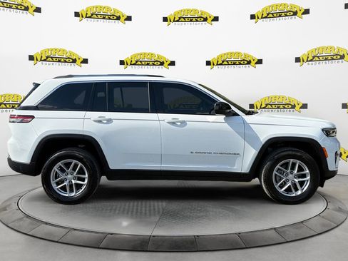 Used 2023 Jeep Grand Cherokee Laredo image 6