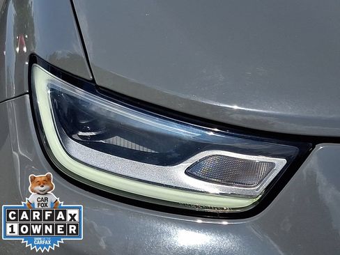Used 2022 Chrysler Pacifica Limited FWD image 9