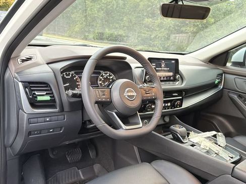 Used 2023 Nissan Rogue SV w/ SV Premium Package FWD image 10