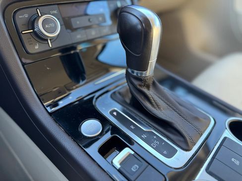 Used 2016 Volkswagen Touareg Sport image 21