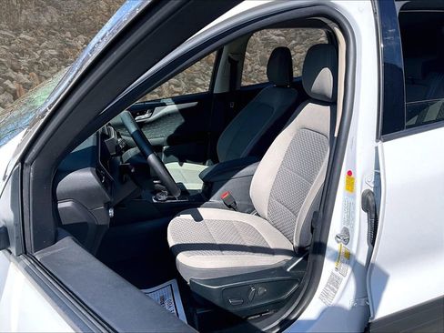 Used 2020 Ford Escape SE image 21