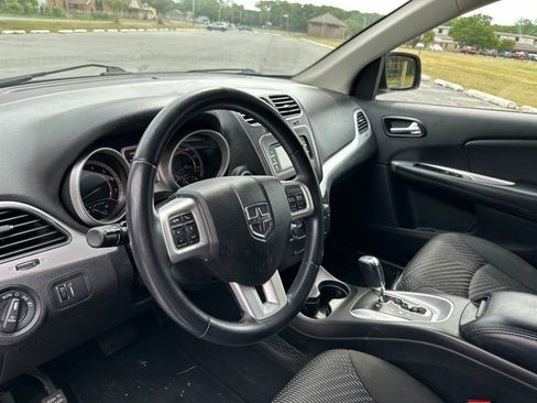Used 2019 Dodge Journey SE w/ Premium Group FWD image 9