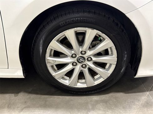 Used 2020 Toyota Camry LE image 16