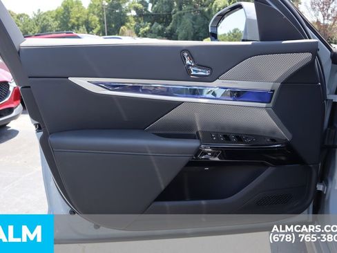 Used 2025 BMW 740i w/ Premium Package image 13