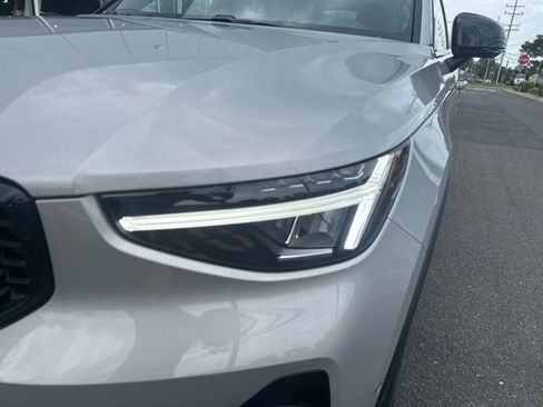 Certified 2025 Volvo XC40 B5 Plus AWD/4WD image 8