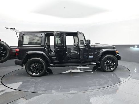 Used 2023 Jeep Wrangler Unlimited Sahara w/ Cold Weather Group AWD/4WD image 32