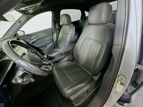 Used 2023 Audi e-tron Premium Plus w/ Premium Plus Package AWD/4WD image 22