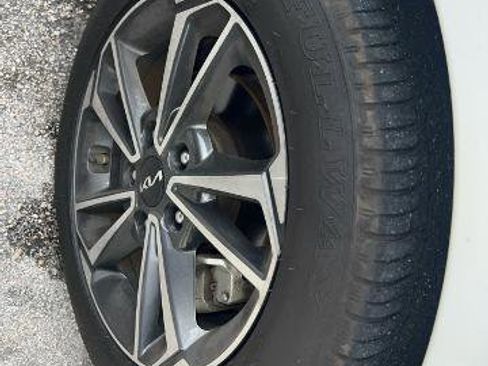 Used 2022 Kia Forte LXS FWD image 3