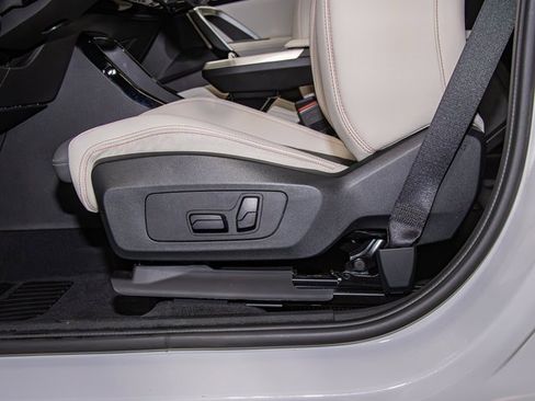 Certified 2024 BMW X2 xDrive28i w/ Premium Package image 15