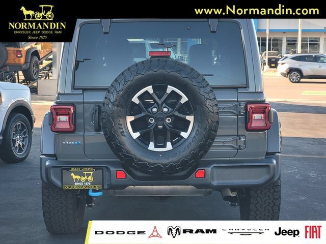 Used 2022 Jeep Wrangler Unlimited Sahara AWD/4WD image 5
