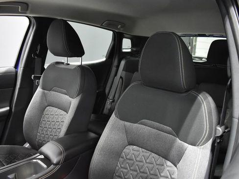 Certified 2025 Nissan Kicks SV image 16
