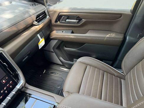 New 2026 GMC Yukon XL Denali Ultimate w/ LPO, Floor Liner Package AWD/4WD image 28
