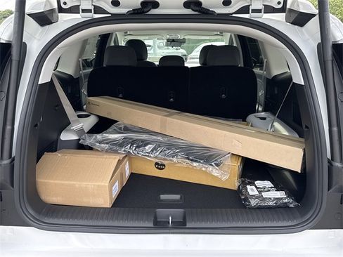 New 2026 Hyundai Ioniq 9 SE image 14