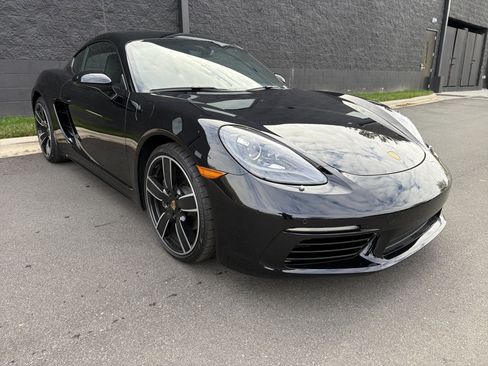 Certified 2025 Porsche 718 Cayman image 9