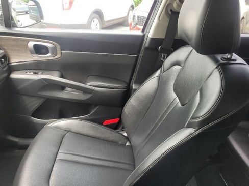 Certified 2023 Kia Sorento S w/ Panoramic Sunroof Package AWD/4WD image 36