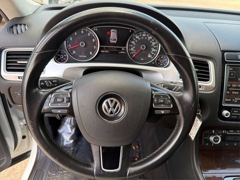 Used 2015 Volkswagen Touareg VR6 AWD/4WD image 18