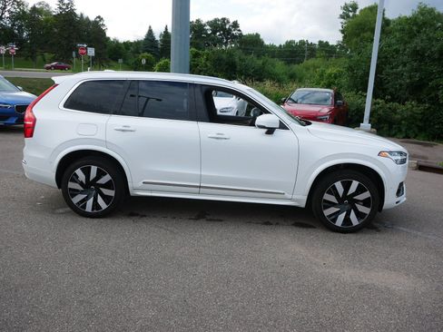 Used 2025 Volvo XC90 T8 Plus w/ Protection Package Premier AWD/4WD image 8