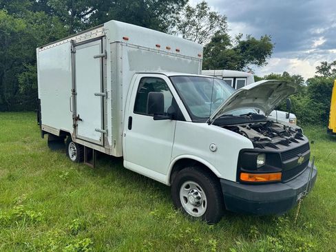 Used 2014 Chevrolet Express 3500 image 3