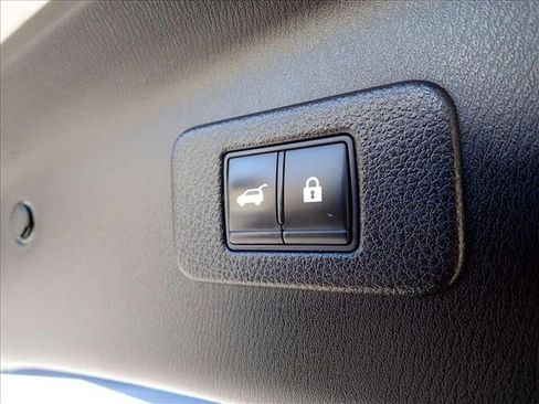 Used 2021 Nissan Armada SL w/ Captain's Chairs Package image 9