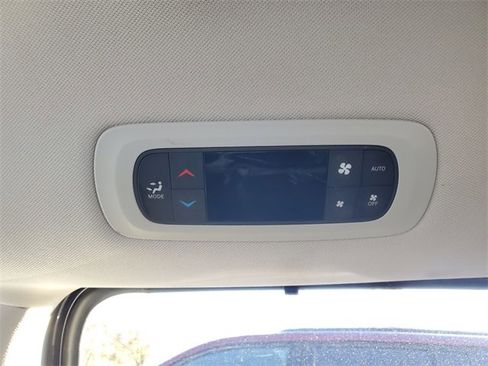 Certified 2024 Chrysler Pacifica Touring-L image 23