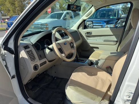 Used 2010 Ford Escape XLT image 11