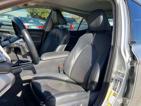 Used 2018 Toyota Camry XSE image 8