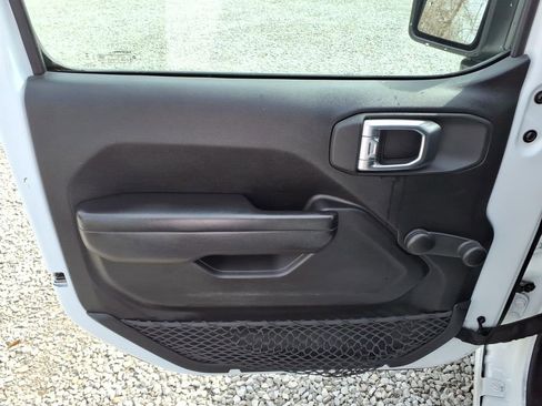 Used 2023 Jeep Wrangler Sport image 23