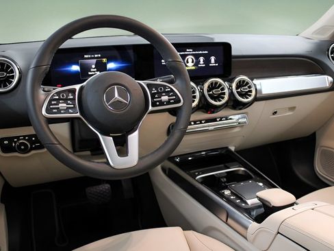 Used 2023 Mercedes-Benz GLB 250 image 14
