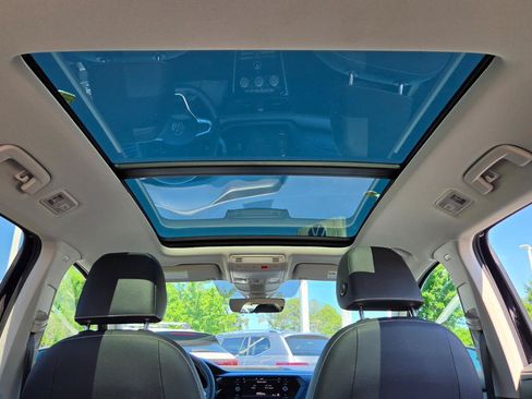Certified 2023 Volkswagen Taos SE w/ Panoramic Sunroof Package FWD image 68