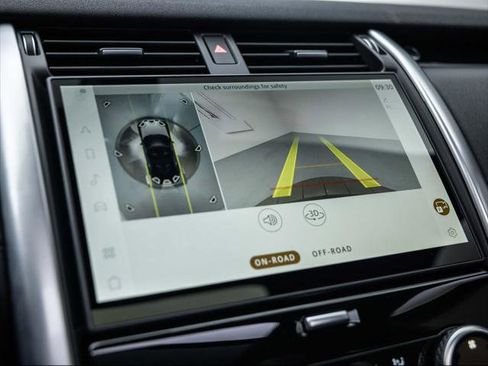 New 2025 Land Rover Discovery S image 32