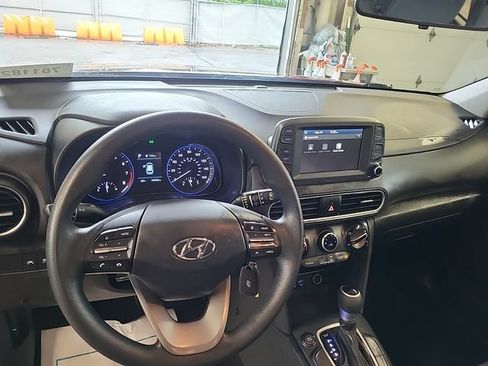Used 2021 Hyundai Kona SE FWD image 11