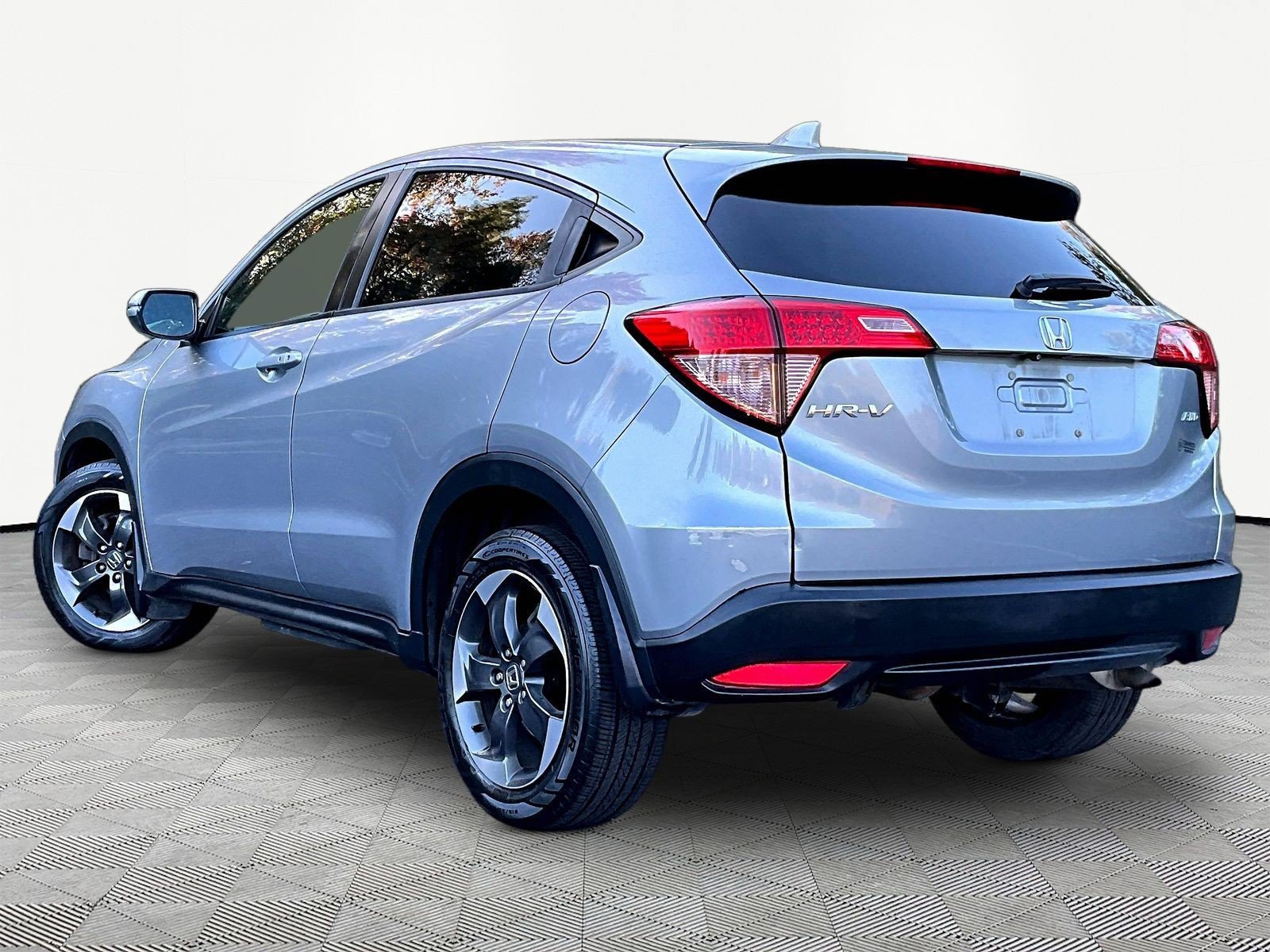 Used 2018 Honda HR-V EX image 4