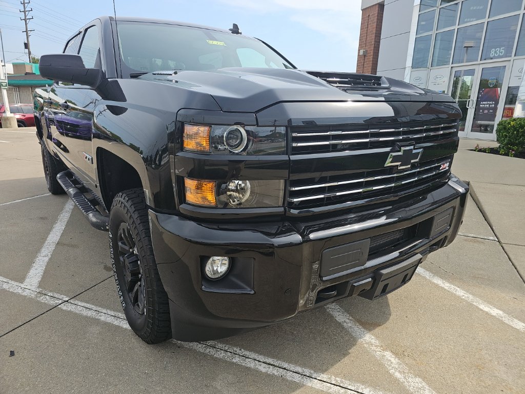 Used 2018 Chevrolet Silverado 2500 LT w/ Midnight Edition AWD/4WD image 5