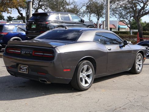 Used 2019 Dodge Challenger SXT image 7