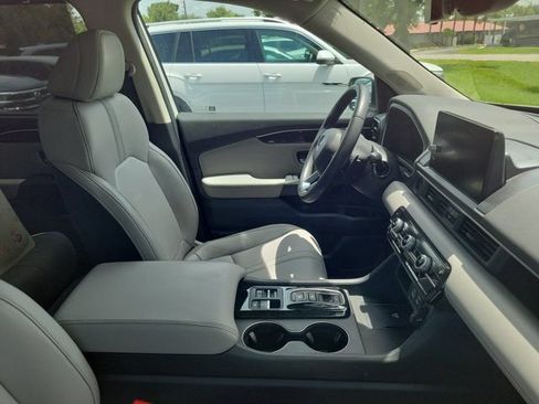 Used 2025 Honda Pilot EX-L image 3