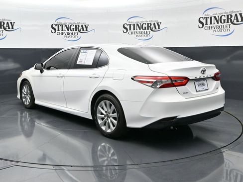 Used 2020 Toyota Camry LE image 5