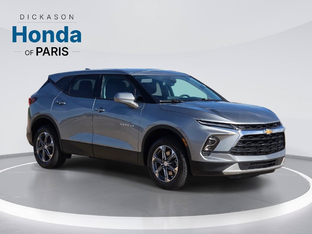 Used 2025 Chevrolet Blazer LT FWD image 3