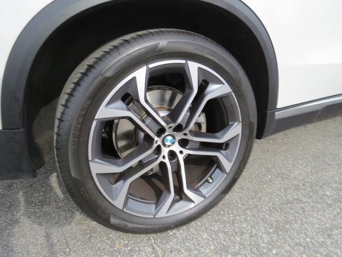 Used 2024 BMW X5 xDrive40i w/ Premium Package image 8